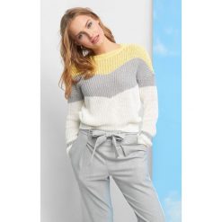 Sweter z metaliczną nitką. Żółte swetry damskie Orsay, s, bez wzorów, z wiskozy, bez rękawów, długie, bez kaptura. W wyprzedaży za 60,00 zł.