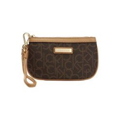 Calvin Klein Elegancka Torebka Brown Monogram Opaska. Brązowe torebki klasyczne damskie marki Calvin Klein. W wyprzedaży za 292,00 zł.