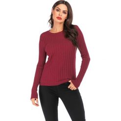 Sweter w kolorze bordowym. Czerwone swetry damskie Swetry na chłodne dni, bez wzorów, bez rękawów, bez kaptura. W wyprzedaży za 119,95 zł.
