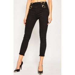 Jeansy Slim Fit Versace Jeans Couture A1HVA023. Czarne jeansy damskie Versace Jeans Couture. W wyprzedaży za 1119,00 zł.
