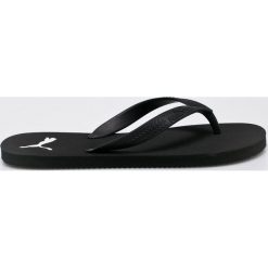 Puma - Japonki. Czarne klapki damskie marki Puma, z gumy. W wyprzedaży za 69,90 zł.