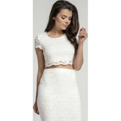 Ecru Elegancka Krótka Koronkowa Bluzka. Szare bluzki damskie marki Molly.pl, s, w koronkowe wzory, z koronki, eleganckie, bez kołnierzyka, z krótkim rękawem. Za 105,90 zł.