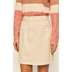 Vero Moda - Spódnica jeansowa. Białe spódniczki damskie s, z bawełny, casualowe, mini, ołówkowe. Za 129,90 zł.