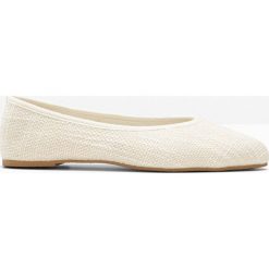 Baleriny bonprix naturalny. Brązowe baleriny damskie bonprix, bez wzorów, bez obcasa. Za 89,99 zł.