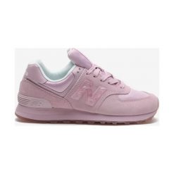 New Balance 574 Tenisówki Różowy. Różowe trampki i tenisówki damskie New Balance, bez wzorów, z materiału, bez zapięcia. Za 430,95 zł.