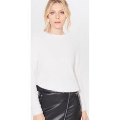 Puszysty sweter z cekinami - Kremowy. Białe swetry damskie Mohito, s, bez wzorów, bez rękawów, bez kaptura. Za 119,99 zł.