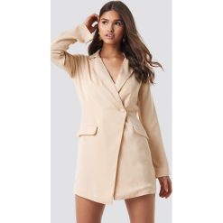 NA-KD Classic Asymetryczna sukienka o kroju marynarki - Beige. Brązowe marynarki damskie NA-KD Classic, bez wzorów. Za 242,95 zł.