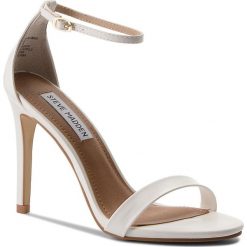 Sandały STEVE MADDEN - Stecy Sandal 91000080-0W0-07017-02001 White. Białe klapki damskie Steve Madden, bez wzorów, ze skóry ekologicznej, bez obcasa, na obcasie. W wyprzedaży za 239,00 zł.