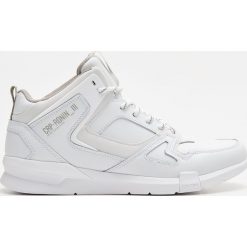 Sneakersy Ronin z naturalnej skóry - Biały. Białe sneakersy męskie Cropp, bez zapięcia. Za 229,99 zł.
