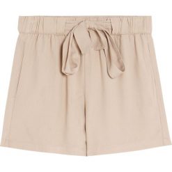 Bermudy jogging z wiązaniem. Szare szorty damskie Pull&Bear, bez wzorów. Za 59,90 zł.