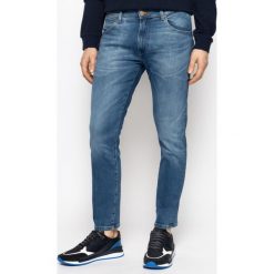 Jeansy Slim Fit Wrangler Larston W18S99029. Niebieskie jeansy męskie Wrangler, s, bez wzorów. W wyprzedaży za 229,00 zł.