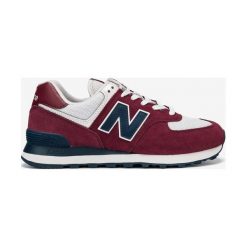 New Balance 574 Tenisówki Czerwony. Czerwone trampki męskie New Balance, bez wzorów, ze skóry, bez zapięcia. Za 430,95 zł.