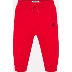 Mayoral - Spodnie dziecięce 68-98 cm. Czerwone spodnie chłopięce Mayoral, bez wzorów, z elastanu. Za 47,90 zł.