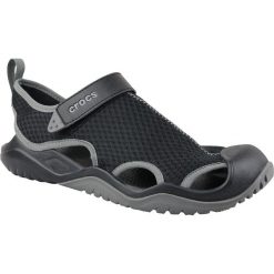 Crocs M Swiftwater Mesh Deck Sandal 205289-001. Czarne klapki męskie Crocs, bez wzorów, z materiału. W wyprzedaży za 199,99 zł.