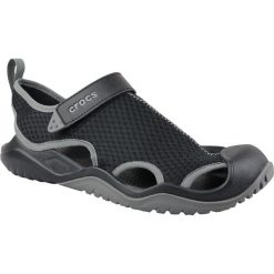 Crocs M Swiftwater Mesh Deck Sandal 205289-001 sandały sportowe męskie czarne 43/44. Czarne klapki męskie Crocs, z tkaniny, bez zapięcia. W wyprzedaży za 199,99 zł.