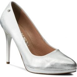 Szpilki OLEKSY - 13P/583 Biały. Szare szpilki Oleksy, bez wzorów, ze skóry, eleganckie, bez obcasa, na obcasie, bez zapięcia. Za 289,00 zł.