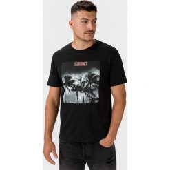 Levi's Koszulka Czarny. Czarne podkoszulki męskie Levi's®, s, z nadrukiem, z bawełny, bez kołnierzyka, krótkie. Za 137,95 zł.