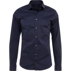 Tiger of Sweden FILBRODIE Koszula biznesowa dark blue. Niebieskie koszule męskie na spinki Tiger of Sweden, m, z bawełny. Za 379,00 zł.