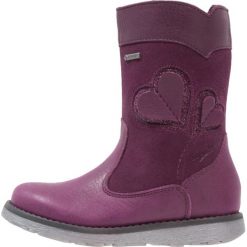 Superfit EMMA Kozaki eggplant. Fioletowe buty zimowe damskie Superfit, ze skóry, na wysokim obcasie. W wyprzedaży za 199,50 zł.