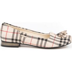 Klasyczne baleriny z frędzlami - skóra naturalna - model 009 - kolor beżowa kratka. Brązowe baleriny damskie Zapato, w kratkę, ze skóry, eleganckie, na niskim obcasie, na obcasie. W wyprzedaży za 216,30 zł.