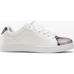 Sneakersy bonprix biały we wzór skóry węża. Białe sneakersy damskie bonprix, ze skóry. Za 69,99 zł.