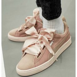 Puma Wn's Suede Heart Pebble (36521001). Szare buty sportowe damskie marki Puma, bez wzorów, ze skóry, sportowe. Za 179,99 zł.
