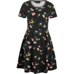 Sukienka shirtowa w kwiaty, krótki rękaw bonprix czarny w kwiaty. Czarne sukienki damskie bonprix, w kwiaty, bez kołnierzyka, z krótkim rękawem, krótkie, mini. Za 54,99 zł.