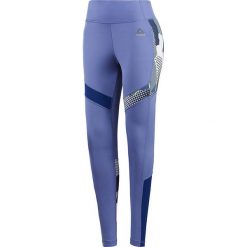 Legginsy do biegania damskie REEBOK RUNNING ESSENTIALS TIGHT / BQ5541 - REEBOK RUNNING ESSENTIALS TIGHT. Szare spodnie damskie Reebok, z nadrukiem, do biegania. Za 139,00 zł.