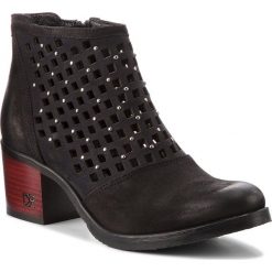 Botki CARINII - B4315 360-000-000-861. Czarne buty zimowe damskie marki Carinii, z materiału, na obcasie. W wyprzedaży za 239,00 zł.