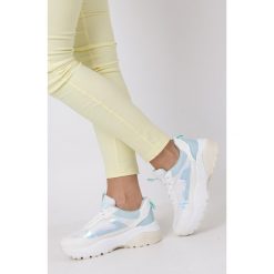 Białe buty sportowe sneakersy sznurowane casu 7-k662c. Białe buty dziewczęce sportowe Casu, bez wzorów, ze skóry ekologicznej, na sznurówki. W wyprzedaży za 59,99 zł.