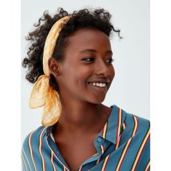 Koszula basic w kontrastowe paski. Szare koszule body damskie marki Pull&Bear, w paski, z kontrastowym kołnierzykiem. Za 69,90 zł.