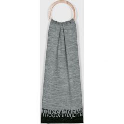 Trussardi Jeans - Szalik. Szare szaliki damskie Trussardi Jeans, bez wzorów, z poliesteru. W wyprzedaży za 139,90 zł.
