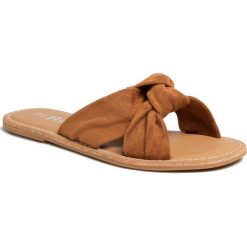 Klapki REFRESH - 69687 Camel. Pomarańczowe klapki damskie Refresh, bez wzorów, ze skóry ekologicznej, bez obcasa, na obcasie. Za 129,00 zł.