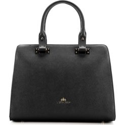 Torebka damska 85-4E-445-1. Czarne kuferki damskie marki Wittchen, w paski, eleganckie, z tłoczeniem, bez dodatków. Za 399,00 zł.
