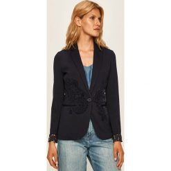Desigual - Marynarka. Czarne kamizelki damskie Desigual, z aplikacjami, z elastanu. W wyprzedaży za 179,90 zł.