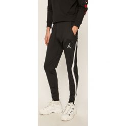 Jordan - Spodnie. Czarne spodnie męskie Jordan, xl, z nadrukiem, z poliesteru. Za 189,90 zł.