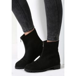 Czarne Zamszowe Botki We Are Young. Czarne botki damskie vices, z zamszu, za kostkę, bez obcasa, na obcasie, bez zapięcia. Za 89,99 zł.