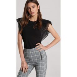 Czarna Bluzka Phikaia. Czarne bluzki damskie Renee, s, bez wzorów, bez kołnierzyka, bez rękawów. Za 89,99 zł.