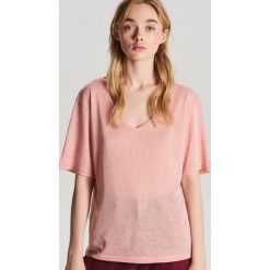 Lniana koszulka oversize - Różowy. Różowe koszulki damskie Cropp, s, bez wzorów, bez kołnierzyka. W wyprzedaży za 14,99 zł.
