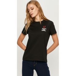 Karl Lagerfeld - T-shirt. Białe bluzki damskie KARL LAGERFELD, s, z nadrukiem, z bawełny, casualowe, z okrągłym kołnierzem, z krótkim rękawem. W wyprzedaży za 229,90 zł.
