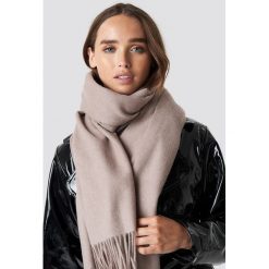 NA-KD Accessories Szalik z domieszką wełny - Beige. Brązowe szaliki damskie NA-KD Accessories, z wełny. Za 141,95 zł.
