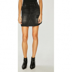 Guess Jeans - Spódnica. Spódniczki damskie Guess Jeans. W wyprzedaży za 369,90 zł.