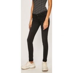 Only - Jeansy Coral. Czarne jeansy damskie ONLY, bez wzorów, z elastanu, z obniżonym stanem. W wyprzedaży za 119,90 zł.