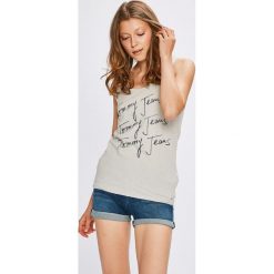Tommy Jeans - Top. Szare topy damskie Tommy Jeans, s, z nadrukiem, z bawełny, z okrągłym kołnierzem. W wyprzedaży za 79,90 zł.