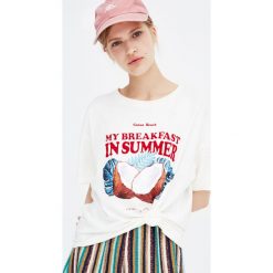 Koszulka z krótkim rękawem i kokosem. Szare t-shirty damskie marki Pull&Bear. Za 34,90 zł.