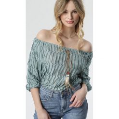 Miętowa Bluzka Shanae. Zielone bluzki damskie Born2be, na imprezę, xl, bez wzorów, z falbankami, bez rękawów. Za 59,99 zł.