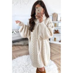 Sweter damski ZAGA ECRU. Bluzy damskie Sweter damski ZAGA ECRU, uniwersalny, bez wzorów, bez rękawów, bez kaptura. W wyprzedaży za 79,00 zł.