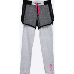 Guess Jeans - Legginsy dziecięce 118-175 cm. Spodnie dziewczęce Guess Jeans, z aplikacjami, z elastanu. W wyprzedaży za 59,90 zł.