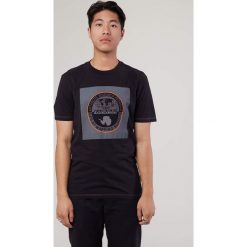 T-SHIRT SIROR PRINT BLACK. Czarne t-shirty męskie Napapijri. Za 149,99 zł.