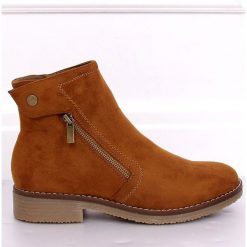 Brązowe Botki sztyblety damskie camel 8B908 Camel. Pomarańczowe botki damskie ButyModne, z zamszu, bez obcasa, na płaskiej podeszwie, bez zapięcia. W wyprzedaży za 139,00 zł.